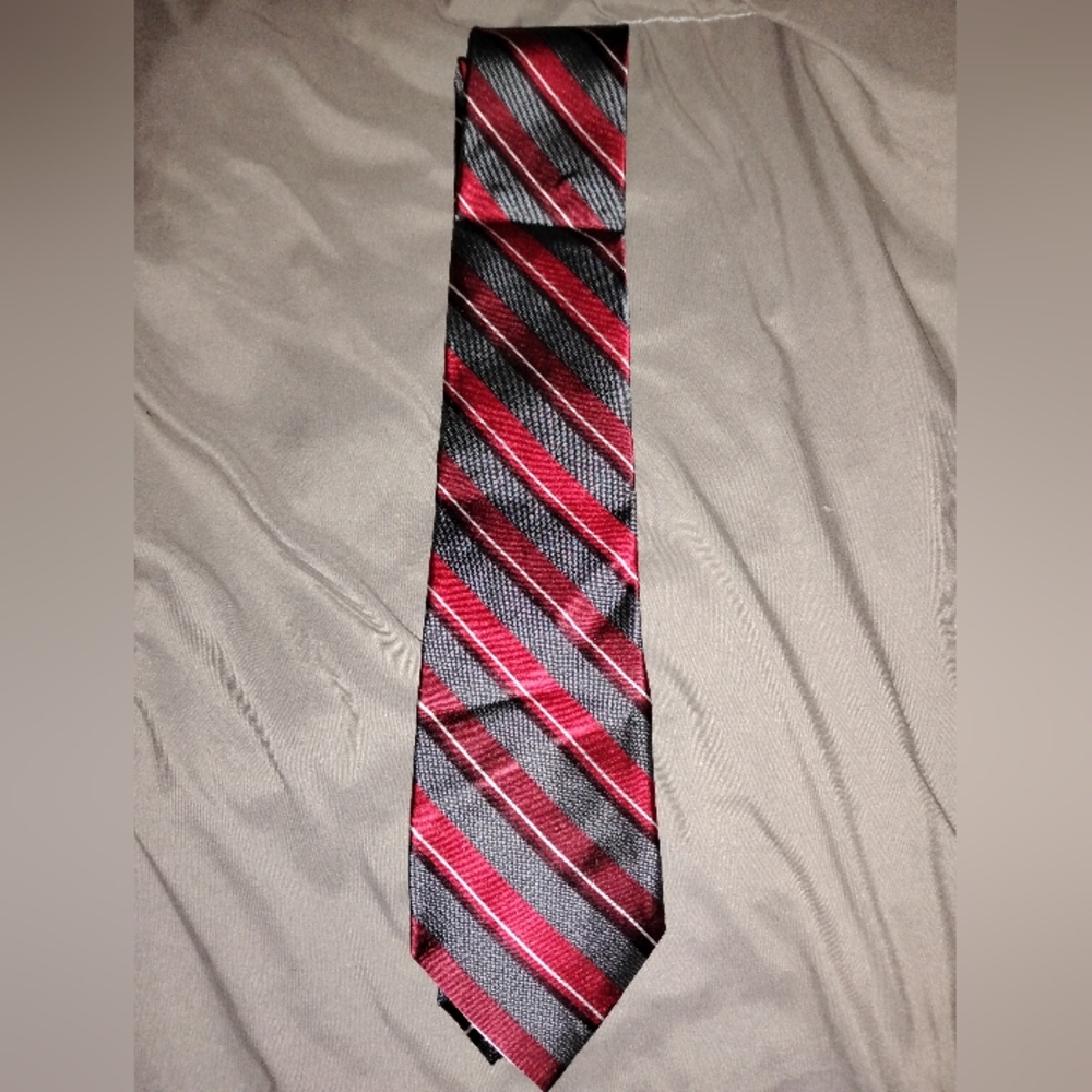 Arrow Red and Black Striped 100% Silk Tie